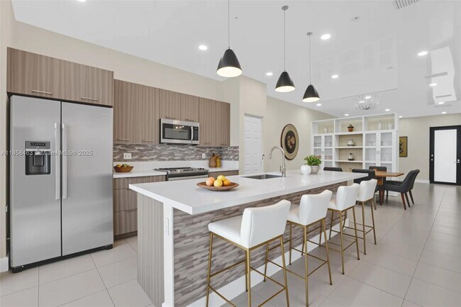 8151 NW 104th Ave in Doral, FL - Building Photo - Building Photo