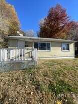 9145 Loganberry Ln in St. Louis, MO - Building Photo