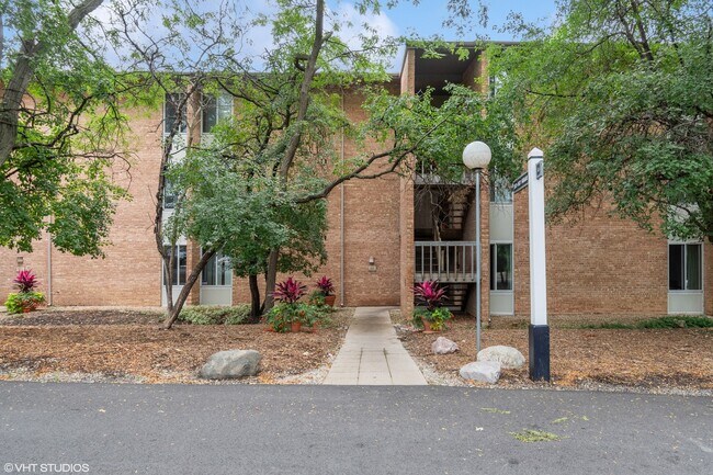 1601 Fairway Dr in Lisle, IL - Building Photo - Building Photo