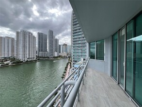 335 S Biscayne Blvd, Unit # 1407 in Miami, FL - Building Photo - Building Photo