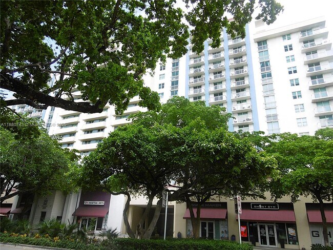 3000 Coral Wy in Coral Gables, FL - Building Photo - Building Photo