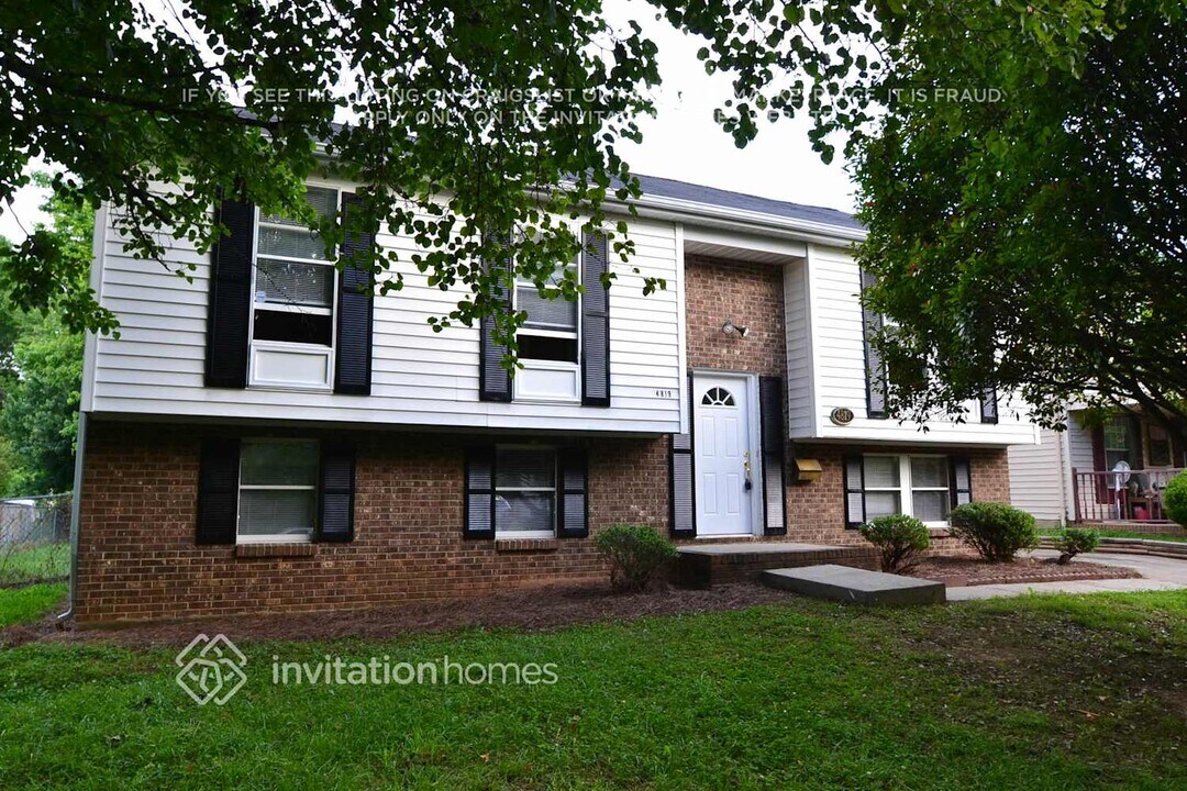 4819 Harri Ann Dr in Charlotte, NC - Building Photo