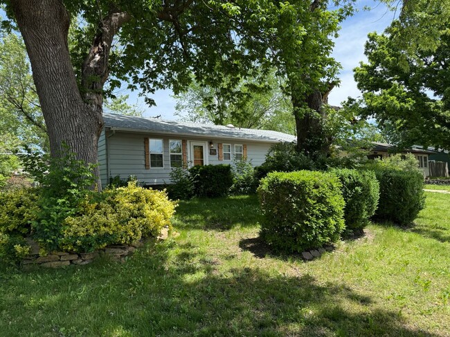 1816 SW Harp Pl in Topeka, KS - Building Photo - Building Photo