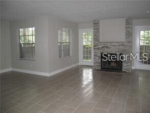 200 Afton Square in Altamonte Springs, FL - Foto de edificio - Building Photo