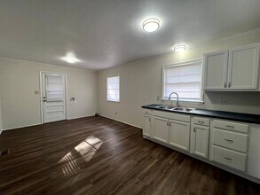 944 Lark Dr in Fayetteville, NC - Building Photo - Building Photo