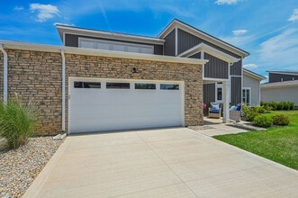 Sugar Maple Commons in Grove City, OH - Foto de edificio - Building Photo