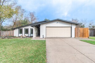 15411 Sierra Valle Dr in Houston, TX - Building Photo