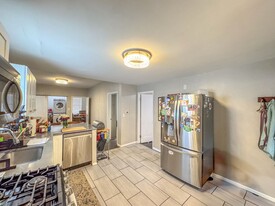 508 Chapel St in New Haven, CT - Building Photo
