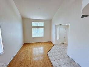 5914 W Tinazzi Way in Las Vegas, NV - Foto de edificio - Building Photo