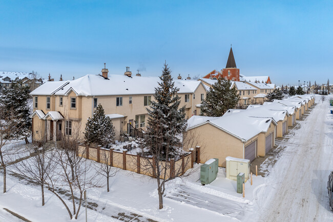 15036 Prestwick Blvd SE in Calgary, AB - Building Photo - Building Photo