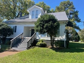1800 S Main St in Columbia, TN - Building Photo
