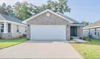 8062 Westpointe Ln in Pensacola, FL - Building Photo