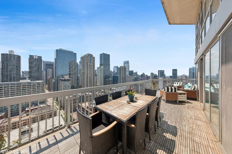 545 N Dearborn St in Chicago, IL - Building Photo