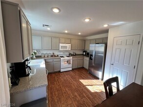 8168 Finch Feather St in Las Vegas, NV - Building Photo - Building Photo