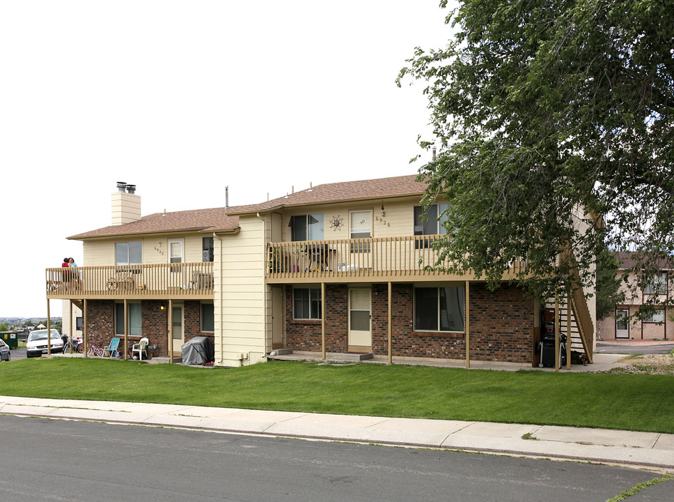 6920-6926 Peyote Way in Colorado Springs, CO - Foto de edificio