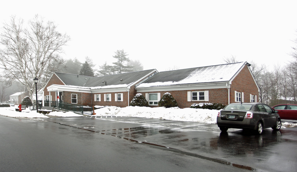 Wellsweep Acres in Rochester, NH - Foto de edificio