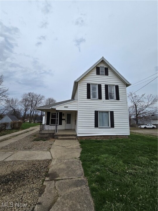 2860 Lincoln Wy NW in Massillon, OH - Building Photo