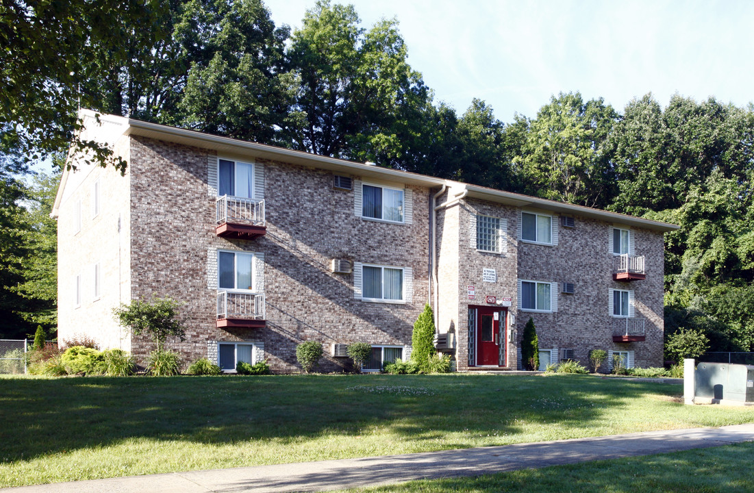 Hampshire House in Warren, OH - Building Photo