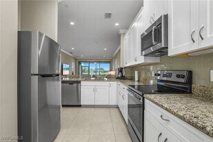 9373 Pocida Ct in Naples, FL - Building Photo