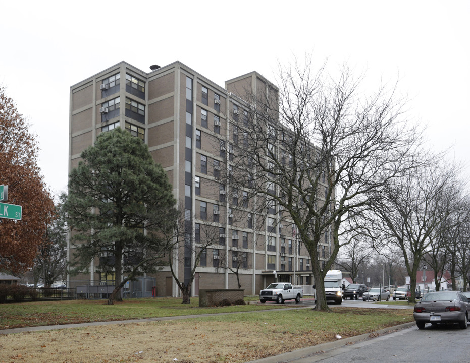 Polk Plaza in Topeka, KS - Building Photo