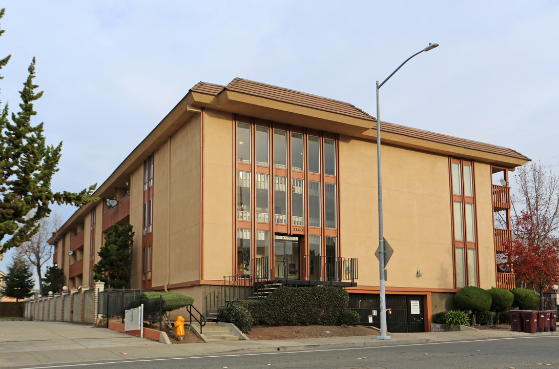 D Street Apartments in Hayward, CA - Building Photo