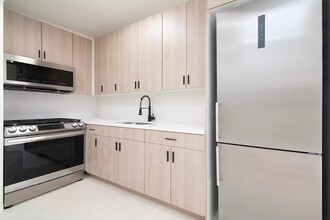 227 W 20th St, Unit 5D in New York, NY - Building Photo - Building Photo