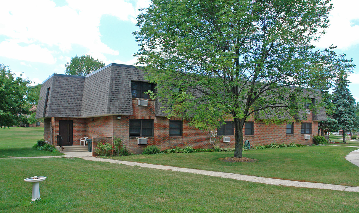 Lincoln Manor Senior Apartments in Racine, WI - Foto de edificio