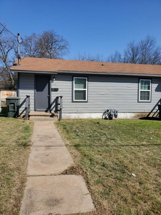 1704-1706 Mulford St in Killeen, TX - Building Photo