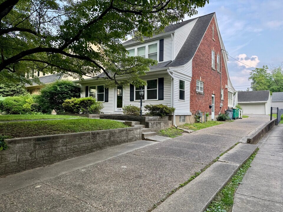 1208 Audubon Pky in Louisville, KY - Foto de edificio