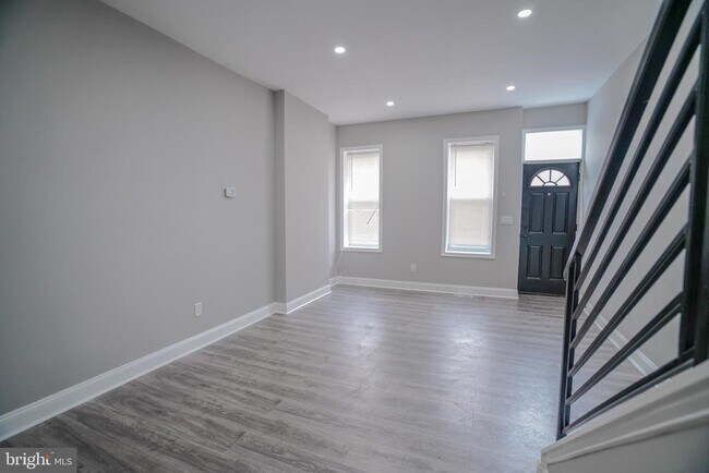 property at 1535 W Seltzer St