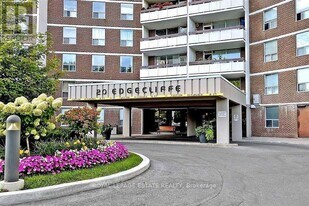 20 Edgecliff Golfway in Toronto, ON - Building Photo