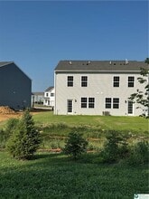 1207 Susan Cir in Breinigsville, PA - Foto de edificio - Building Photo