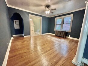 6038 Rockhill Rd in Kansas City, MO - Building Photo - Building Photo