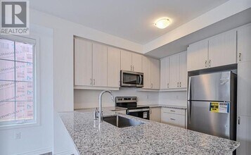 159 Keppel Cir in Brampton, ON - Building Photo - Building Photo
