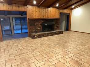 4412 Canoga Ave in Woodland Hills, CA - Building Photo - Building Photo