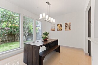 1022 Forest Home Dr in Houston, TX - Building Photo - Building Photo