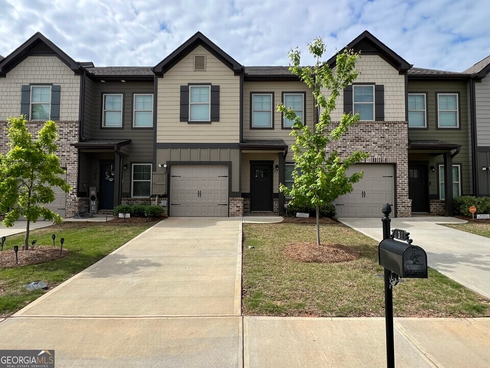 130 Skipjack Ct in Covington, GA - Building Photo