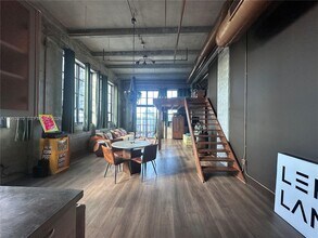 1749 NE Miami Ct in Miami, FL - Foto de edificio - Building Photo