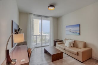 777 N Ocean Dr in Hollywood, FL - Building Photo - Building Photo