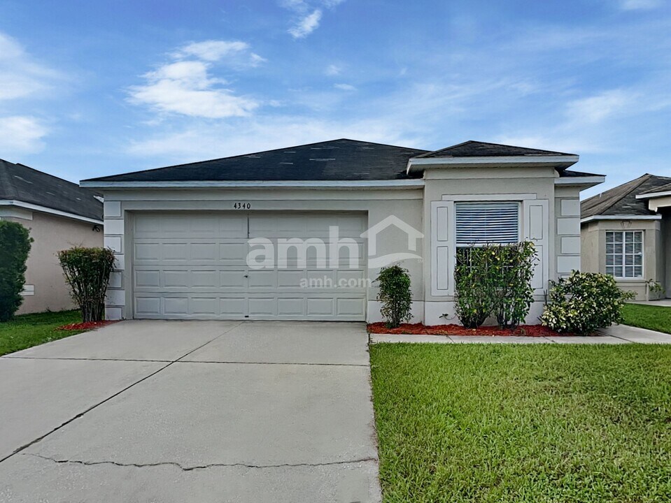 4340 Country Hills Blvd in Plant City, FL - Foto de edificio