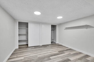 7303 E Mercer Pl in Denver, CO - Foto de edificio - Building Photo