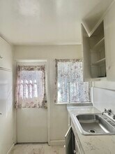 715 N Jackson St, Unit B in Glendale, CA - Building Photo - Building Photo