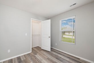 593 W Grace St in Republic, MO - Building Photo - Building Photo