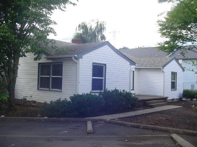 960 Anderson Ln in Springfield, OR - Building Photo - Building Photo