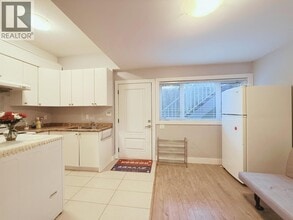 4505 Neville St in Burnaby, BC - Building Photo - Building Photo