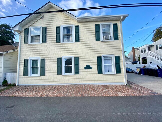 121 Woodland Ln-Unit -Rear Downstairs in Avon By The Sea, NJ - Building Photo - Building Photo