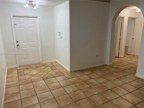 7601 NW 166th Terrace in Hialeah, FL - Building Photo - Building Photo