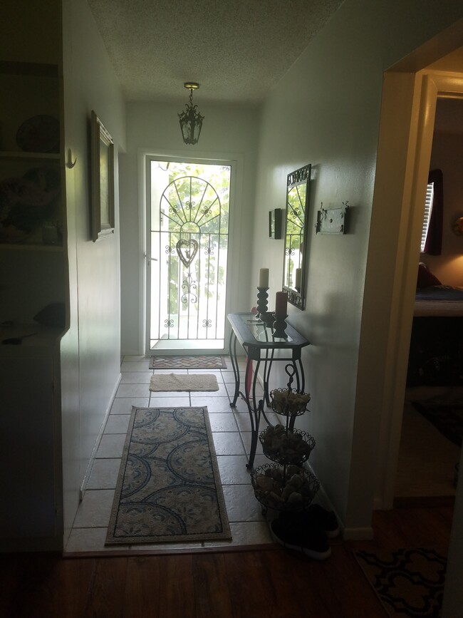 1100 Ponce de Leon Cir, Unit east 202 in Vero Beach, FL - Building Photo - Building Photo