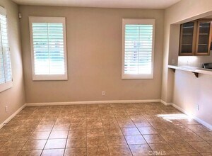 243 Dewdrop in Irvine, CA - Foto de edificio - Building Photo