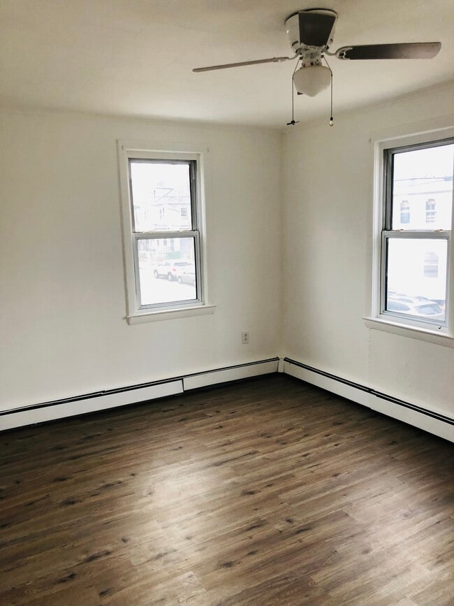 22 Lafayette St, Unit 22 in Rochester, NH - Foto de edificio - Building Photo